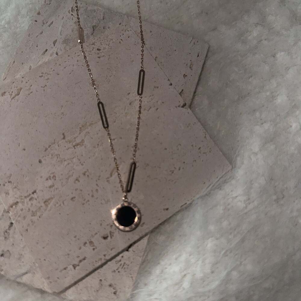 BELLA ROMAN NUMERAL LINK CHAIN NECKLACE – ,